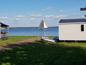 Chalet Bergumermeer Meerzicht